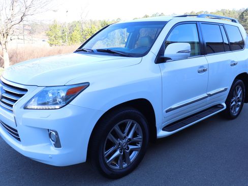 Used 2013 Lexus LX 570 4WD image 8