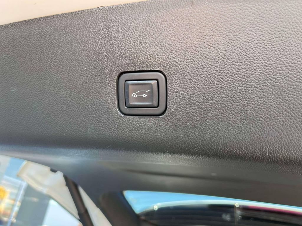 Used 2023 Chevrolet Traverse RS w/ LPO, Floor Liner Package AWD/4WD image 19
