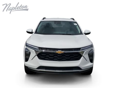 Used 2025 Chevrolet Trax LT w/ LT Convenience Package FWD image 2