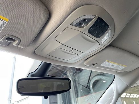 Used 2023 Chrysler Pacifica Touring-L FWD image 21
