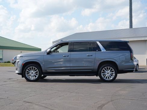 Used 2022 Cadillac Escalade ESV Premium Luxury AWD/4WD image 6