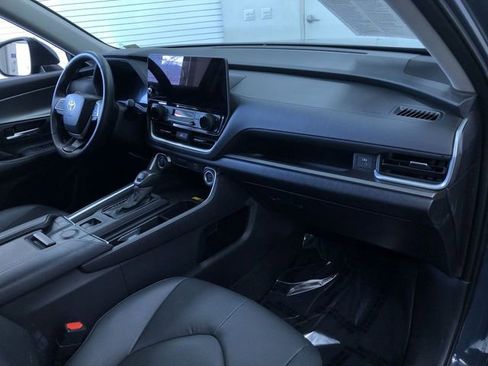 Used 2025 Toyota Grand Highlander AWD image 25