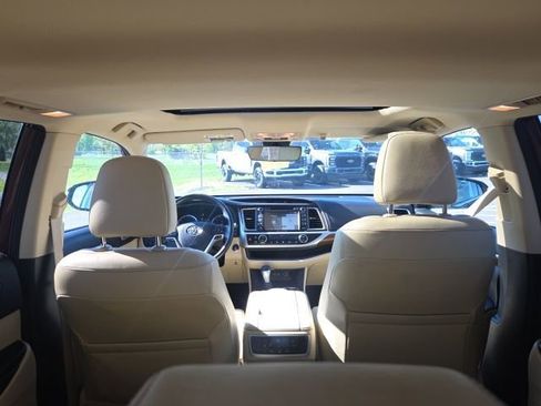 Used 2018 Toyota Highlander Limited image 13