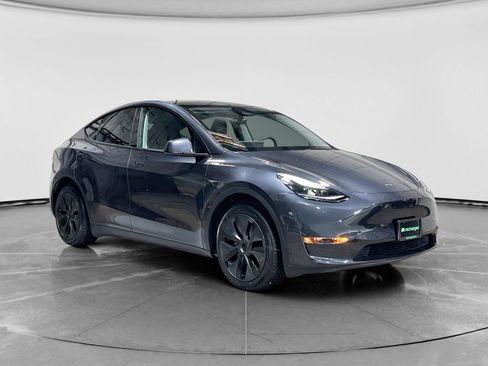 Used 2025 Tesla Model Y Long Range image 4