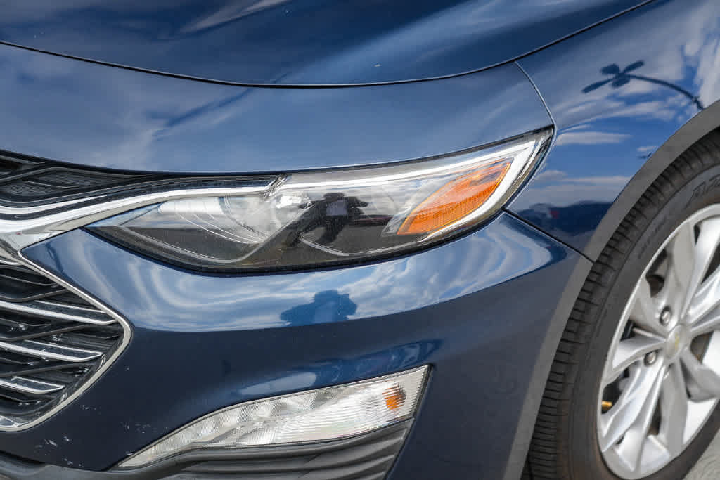 Used 2020 Chevrolet Malibu LT FWD image 2