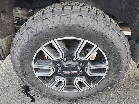 Used 2023 GMC Sierra 2500 AT4 w/ AT4 Preferred Package image 11