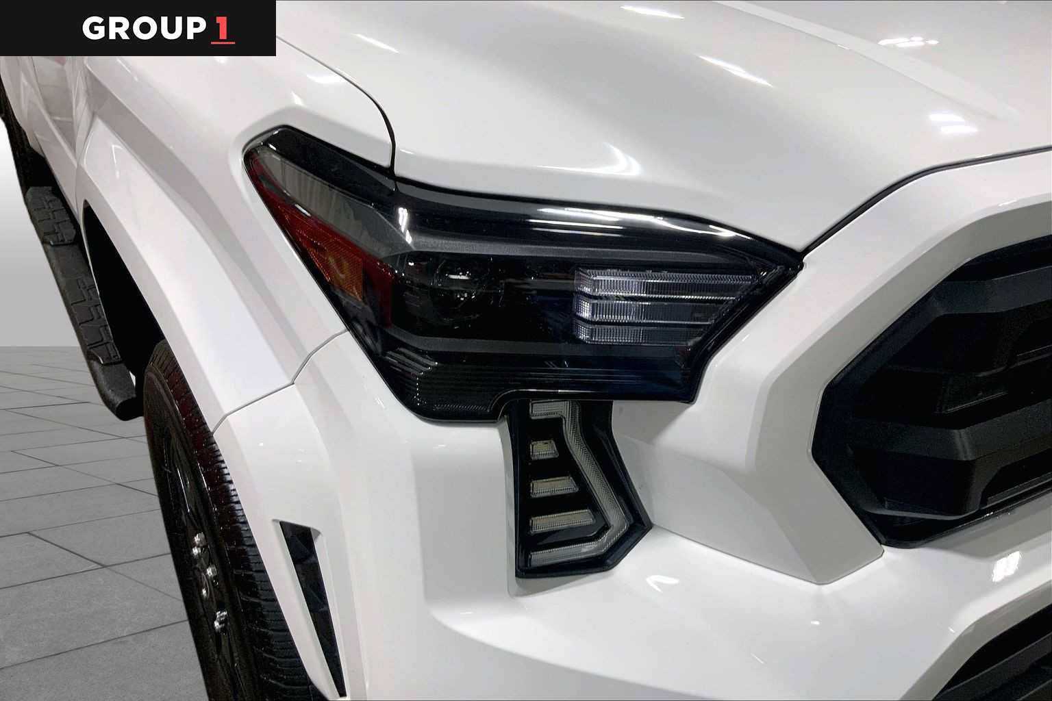 Certified 2025 Toyota Tacoma SR5 AWD/4WD image 28