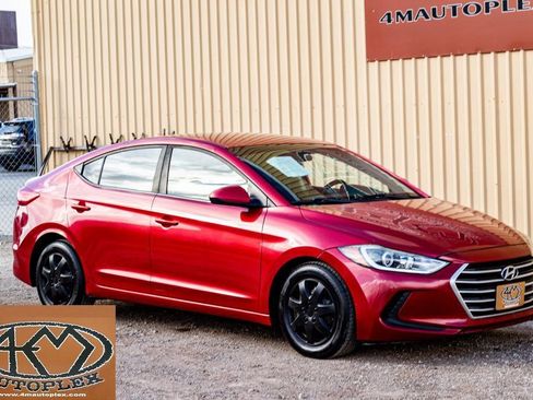 Used 2017 Hyundai Elantra SE image 1