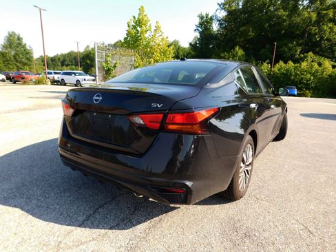 Used 2024 Nissan Altima 2.5 SV FWD image 5
