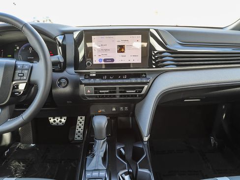 Used 2026 Toyota Camry SE image 13