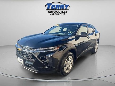 Used 2024 Chevrolet Trax LS image 4