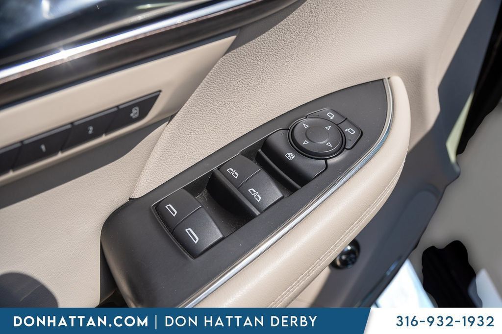 Used 2022 Buick Envision Avenir w/ Premium Seat Package FWD image 13