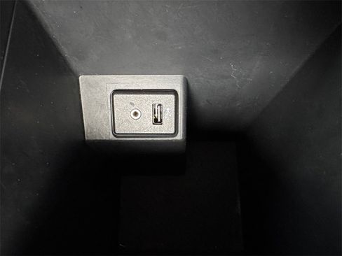 Used 2017 Nissan Sentra S image 29