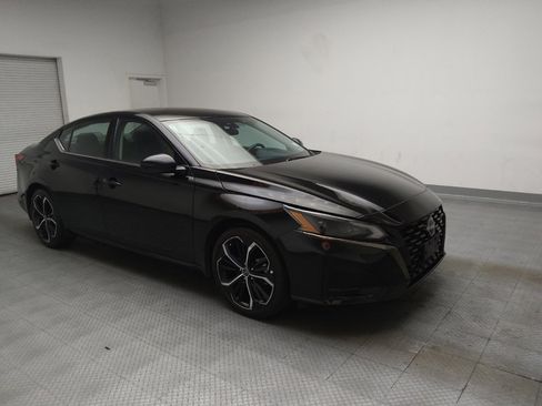 Used 2024 Nissan Altima 2.5 SR FWD image 11