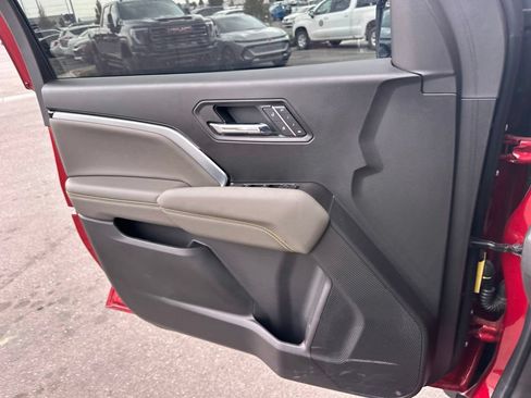 Used 2026 Chevrolet Colorado ZR2 w/ Technology Package AWD/4WD image 23