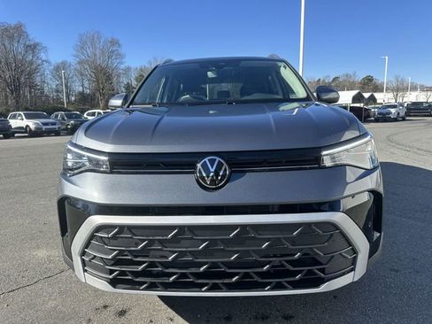 New 2026 Volkswagen Taos SE image 8