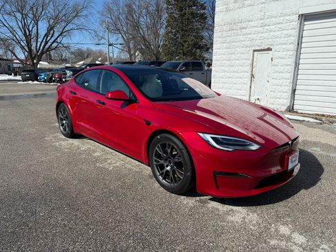 Used 2021 Tesla Model S Plaid image 3