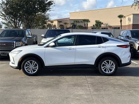 Used 2025 Buick Envista Preferred image 2