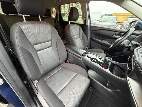 Used 2025 Nissan Rogue SV image 37