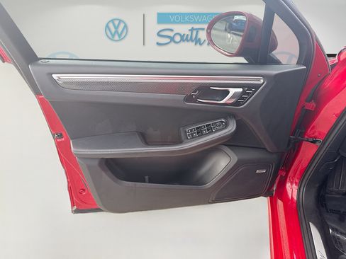 Used 2023 Porsche Macan S w/ Premium Package Plus image 21