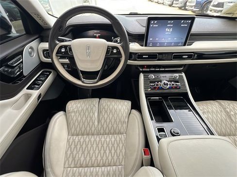 Used 2023 Lincoln Aviator Black Label w/ Jet Package image 11