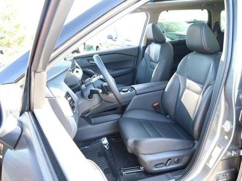 Certified 2025 Nissan Rogue SL w/ Tech Package AWD/4WD image 8