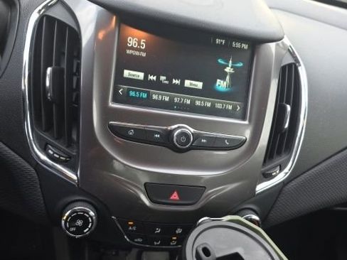 Used 2018 Chevrolet Cruze LT FWD image 6