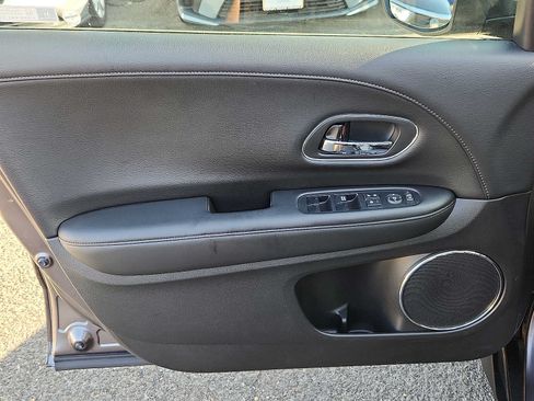 Used 2018 Honda HR-V EX-L image 12