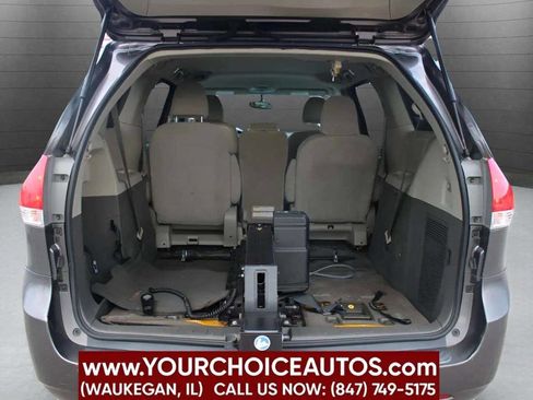 Used 2012 Toyota Sienna LE w/ Towing Pkg image 14