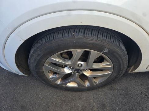 Used 2019 Kia Sorento SX image 12