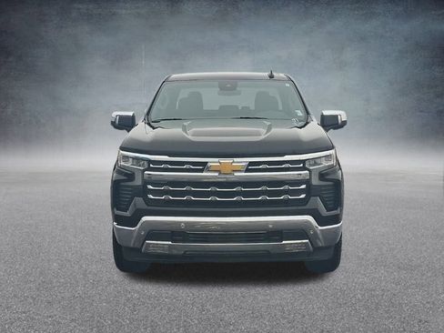 Used 2023 Chevrolet Silverado 1500 LTZ AWD/4WD image 2