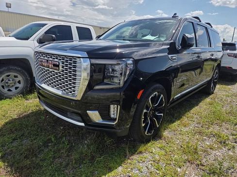 Used 2023 GMC Yukon XL Denali w/ Denali Reserve Package AWD/4WD image 4