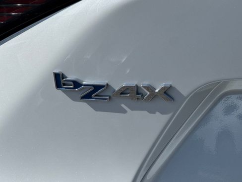 Used 2025 Toyota bZ4X FWD image 33