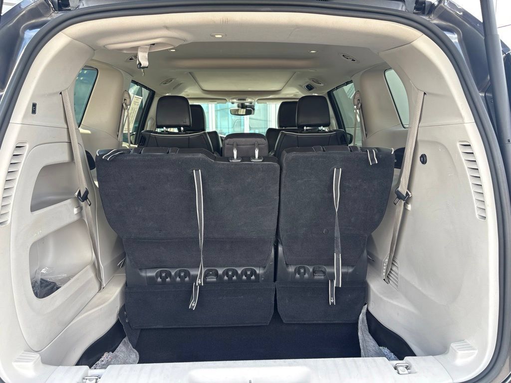 Used 2023 Chrysler Pacifica Limited FWD image 6