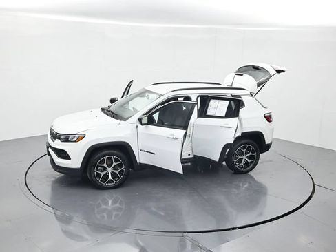 Used 2024 Jeep Compass Latitude AWD/4WD image 45