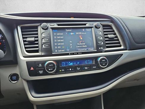 Used 2016 Toyota Highlander XLE FWD image 15