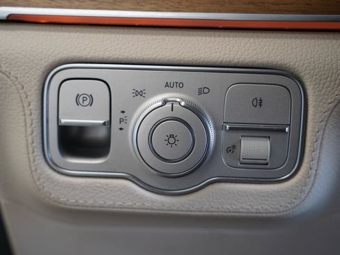 Used 2022 Mercedes-Benz GLS 580 4MATIC image 24