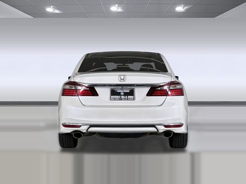 Used 2017 Honda Accord Sport image 9