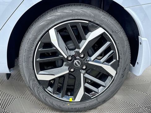 Used 2025 Nissan Versa SR w/ Trunk Package image 25