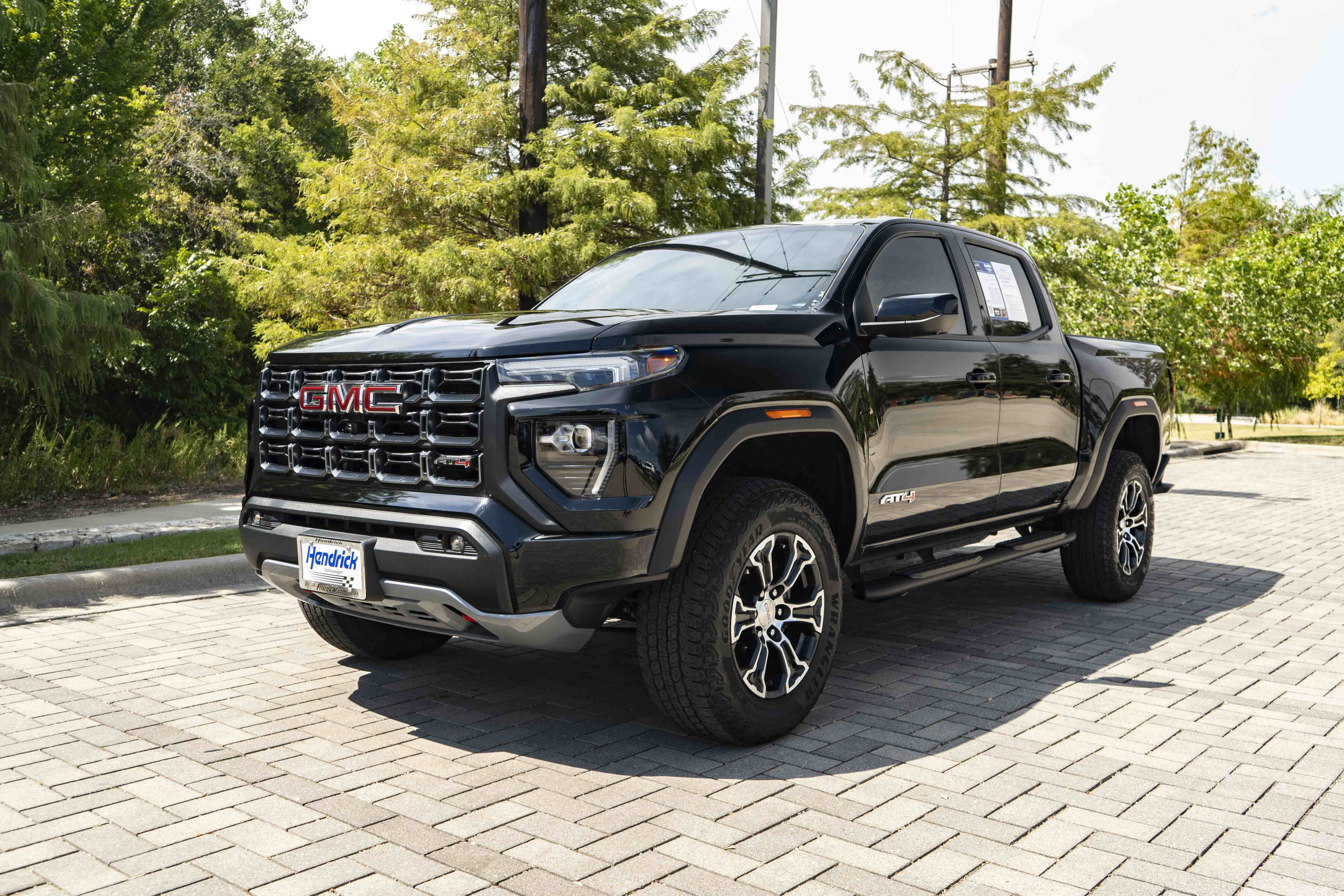 Used 2024 GMC Canyon AT4 w/ Technology Package AWD/4WD image 4