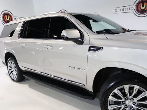 Used 2023 GMC Yukon XL SLT w/ SLT Premium Package AWD/4WD image 7
