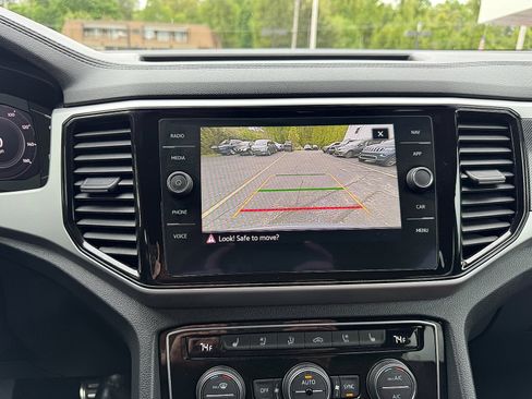 Used 2022 Volkswagen Atlas Cross Sport SEL Premium R-Line AWD/4WD image 26