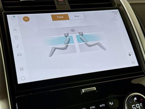 New 2026 Land Rover Discovery Dynamic SE image 18