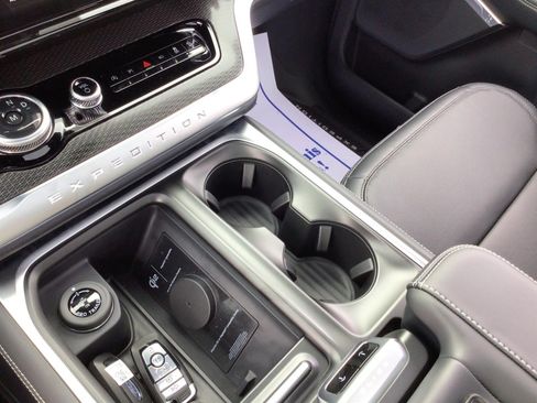 New 2027 Ford Expedition Platinum w/ Stealth Appearance Package AWD/4WD image 22