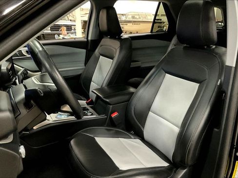 Certified 2023 Ford Explorer XLT w/ Equipment Group 202A AWD/4WD image 24