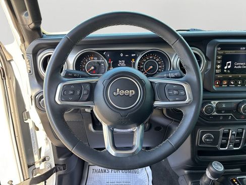 Used 2023 Jeep Gladiator Overland AWD/4WD image 19