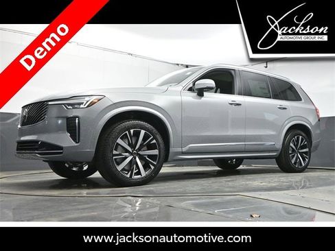 New 2025 Volvo XC90 B6 Core w/ Protection Package image 36