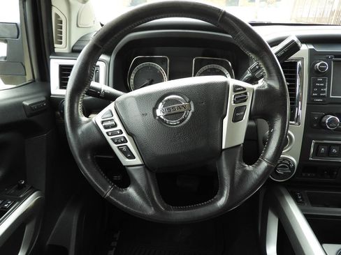 Used 2018 Nissan Titan SL w/ Chrome Package image 20