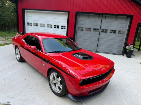 Used 2019 Dodge Challenger R/T RWD image 3