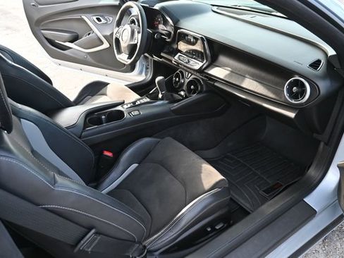 Used 2018 Chevrolet Camaro SS image 15